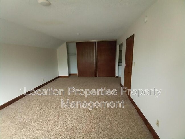 Building Photo - 104 Glenview Dr