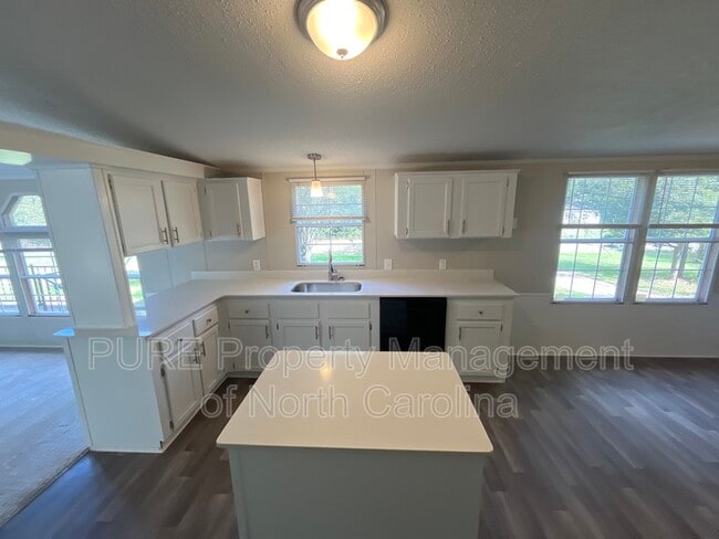 Building Photo - 318 Rankin Hill Rd