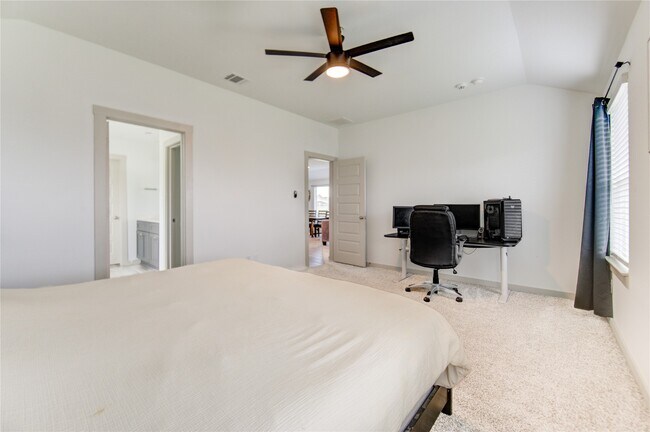 Building Photo - 403 Rain Water Ln