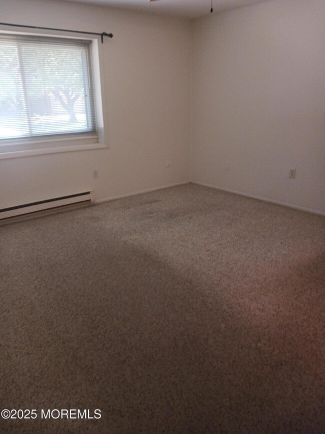 Building Photo - 176 Amberly Dr