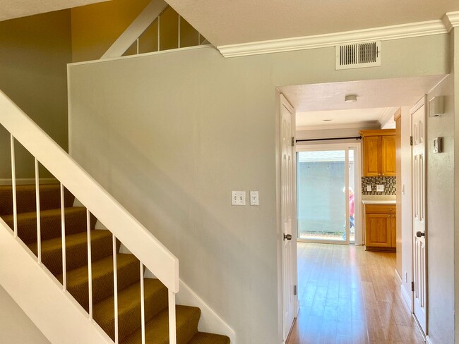 Building Photo - Recently Redone Danville 3Bed/2.5BA Two St...