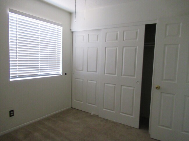 Building Photo - Spacious 4 Bedroom Home in Convenient Mesa...