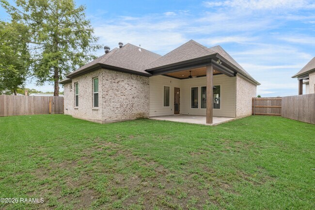 Building Photo - 100 Sanctuary Ln