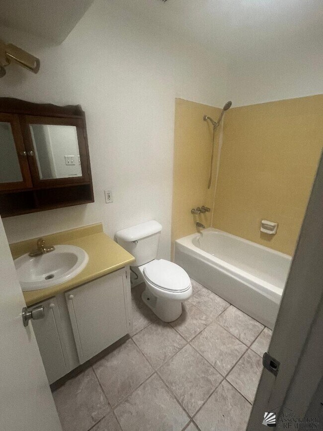 Building Photo - 1424 E Sunset Ct