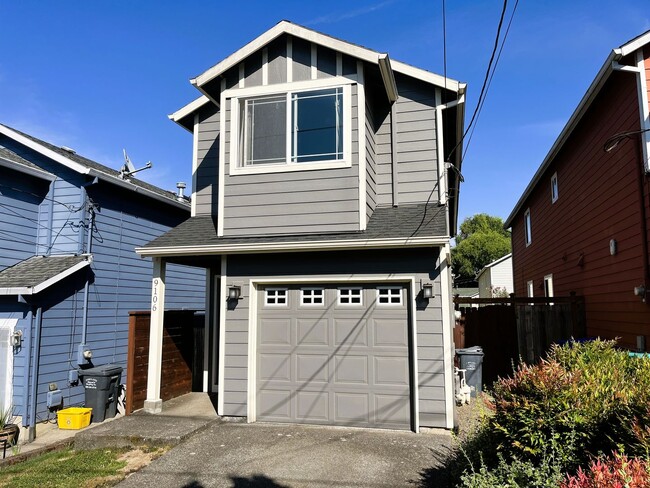 Primary Photo - 3-Bedroom Home in vibrant Kenton neighborh...