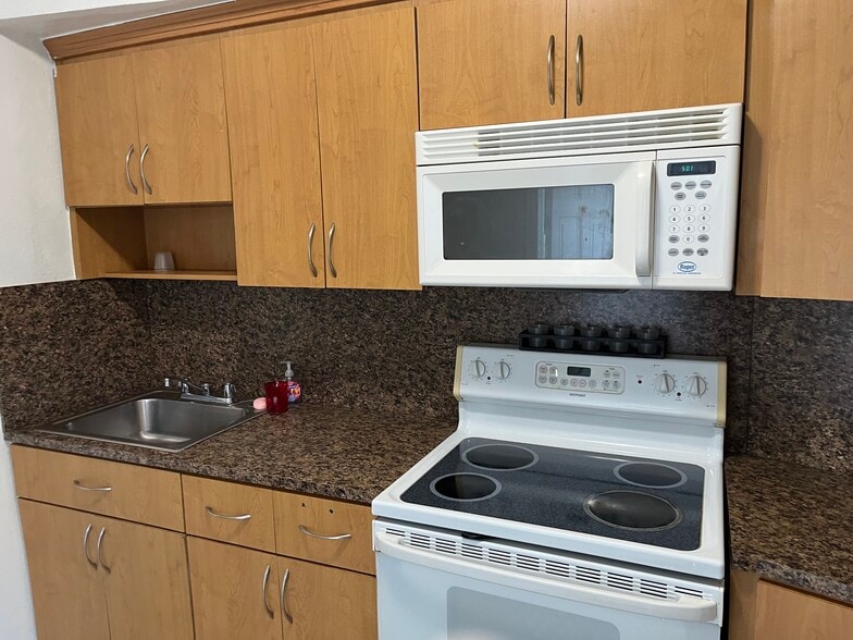 Stove Microwave - 360 NW 58th Ave