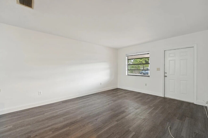 Building Photo - 6144 SW 30th St