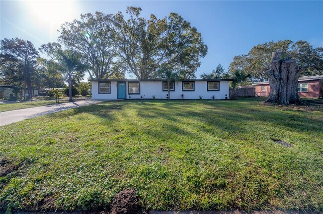 Building Photo - 4002 W Fairview Heights