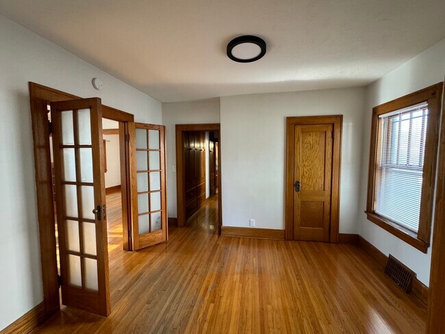 Building Photo - 1002 B St