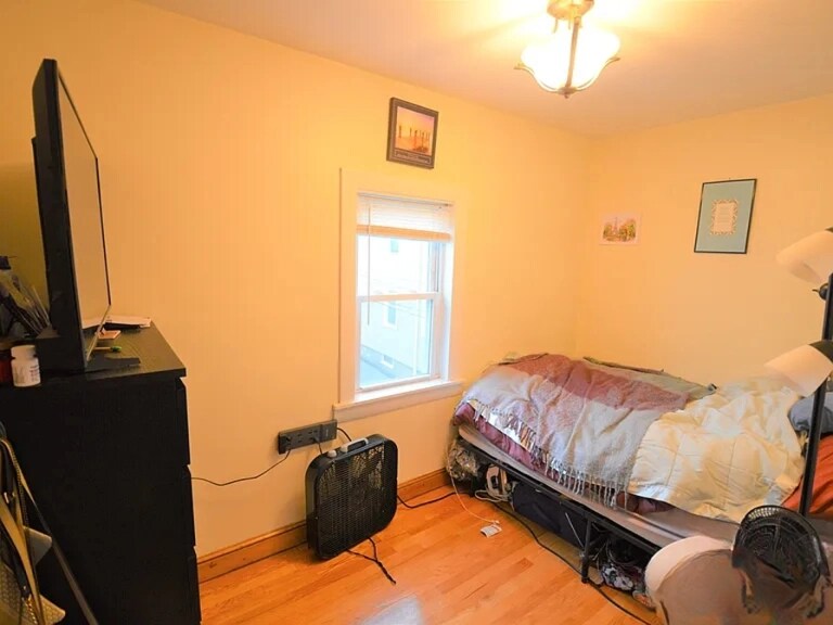 Building Photo - 345 Market St