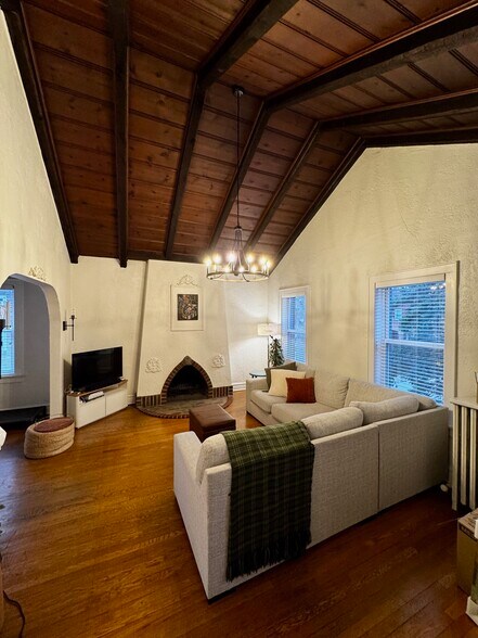 Building Photo - 7310 Lindell Blvd