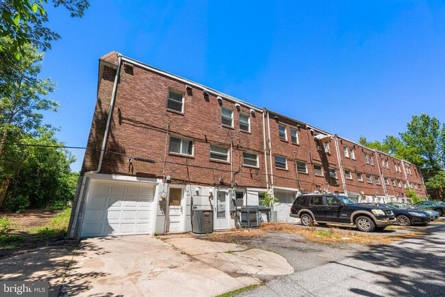 Building Photo - 53 Madison Dr