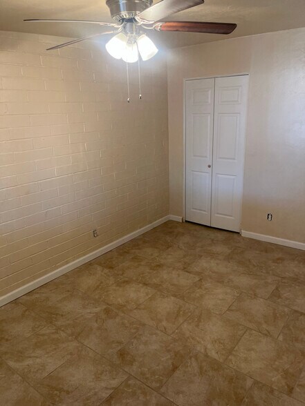 Building Photo - 3913 S Queen Palm Dr