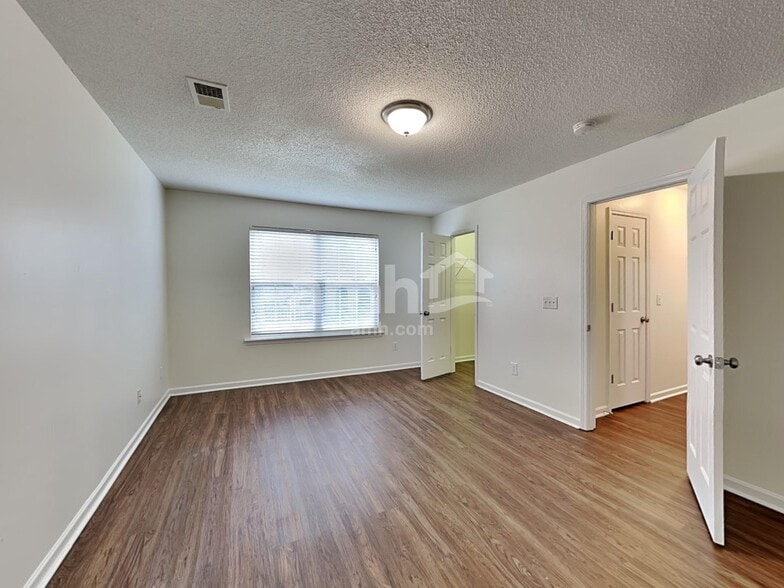 Building Photo - 520 Dogwood Creek Pl