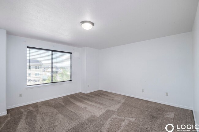 Building Photo - 5878 Arlinridge Dr