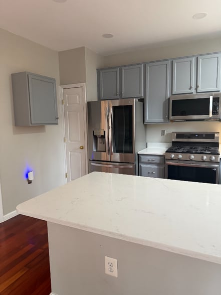 Building Photo - 608 North St NE