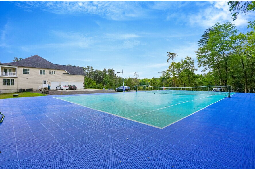 Tennis court - 15514 Compton Rd