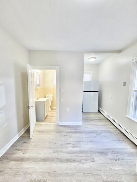 Building Photo - 53 Sisson St