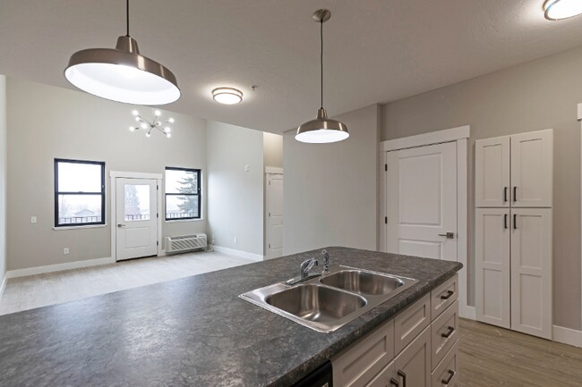 Building Photo - 1910 Strand Ave