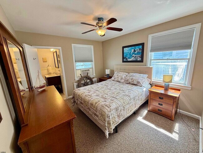 Building Photo - 207 N Thurlow Ave