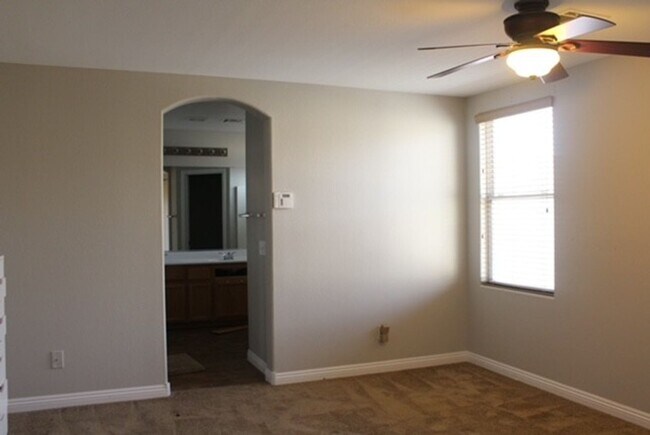 Building Photo - BEAUTIFUL 4 BEDROOM HOME WITH A POOL!