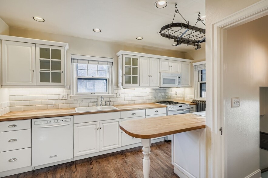 Building Photo - 1655 Jasmine St