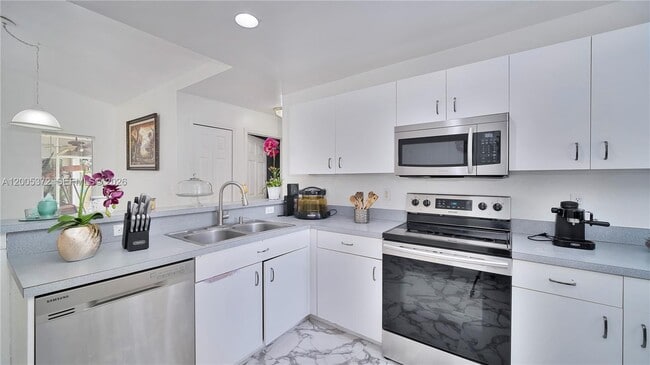 Building Photo - 4081 14th Ave SE