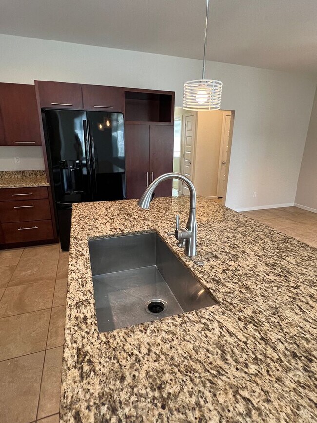 Building Photo - 3546 E Ravenswood Dr