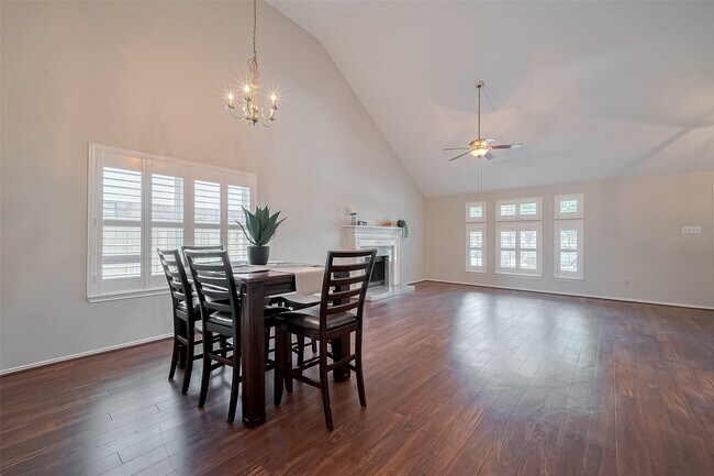Building Photo - 5814 N Magazine Cir