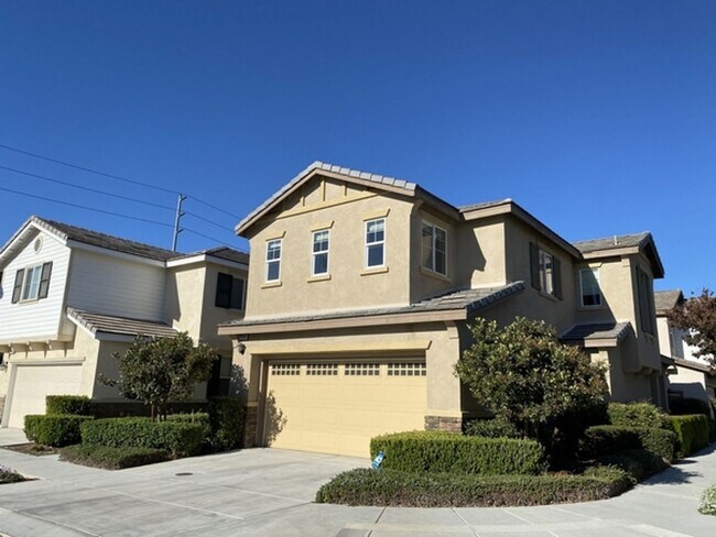 Building Photo - Beautiful large 3 bedroom home in Eastvale!