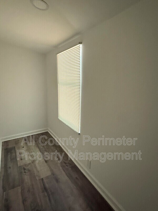 Building Photo - 1154 Windsor St SW