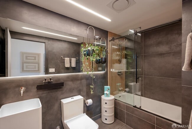 Building Photo - 1160 Mission St