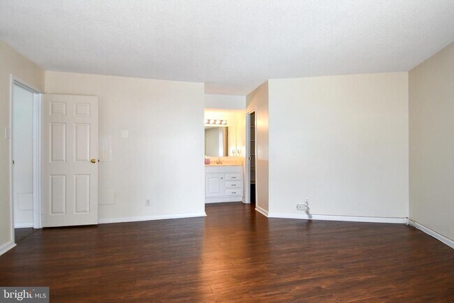Building Photo - 6800 Fleetwood Rd