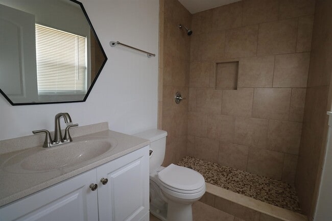 Building Photo - 206 Phoenetia Dr