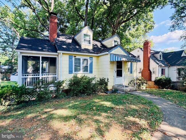 Building Photo - 907 Heron Dr