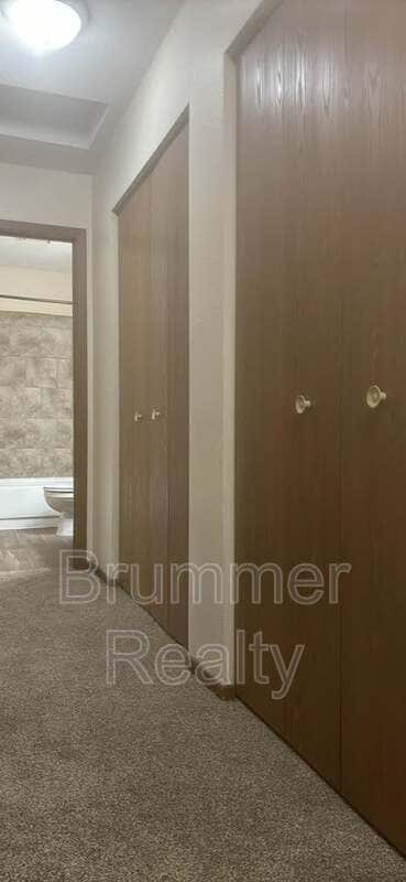 Building Photo - 305 Waters Edge Dr