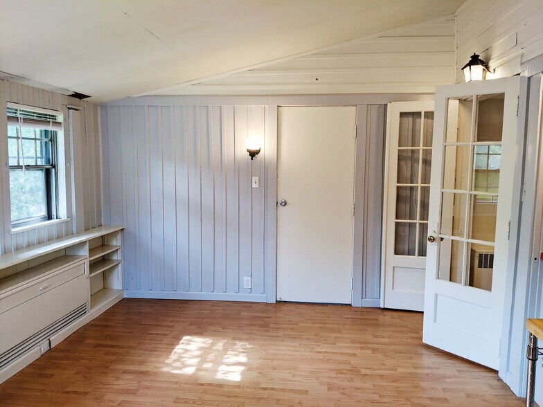 Building Photo - Clark Triplex