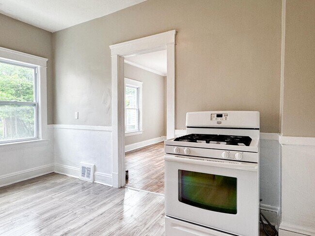 Building Photo - 2778 E 120th St