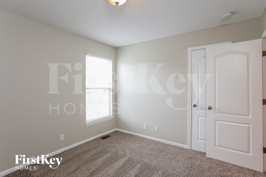 Building Photo - 807 Canter St