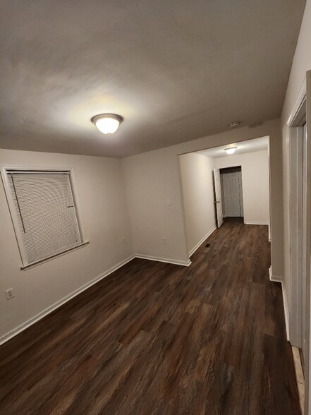 Building Photo - 911 W Russell Ct