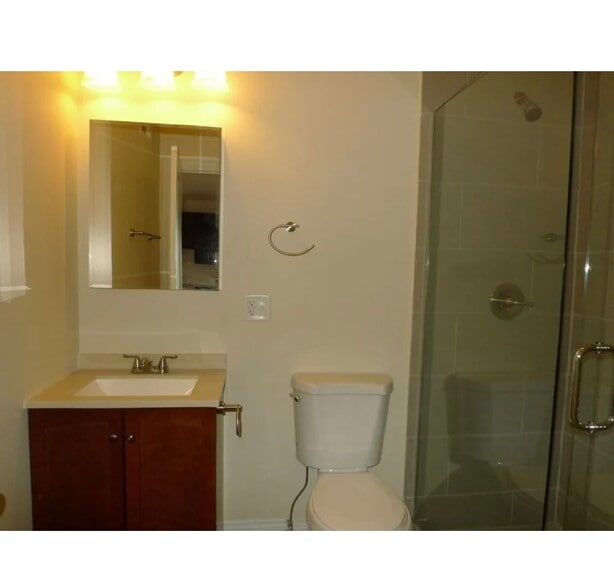 Building Photo - 1610 N Bosworth Ave