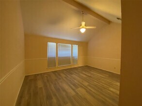 Building Photo - 215 W New Meadows Dr