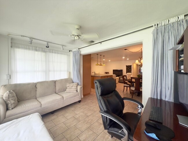 Building Photo - 1177 S Drive Cir