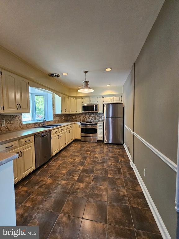 Building Photo - 626 N George Mason Dr