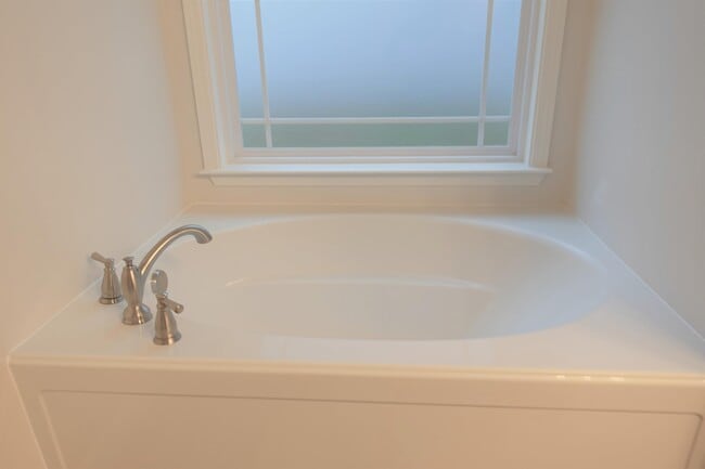 Building Photo - 755 Spartan Commodor Ln