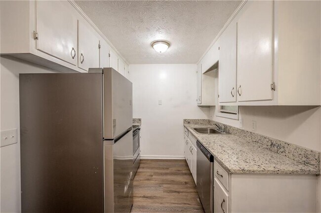 Building Photo - 414 Wall St