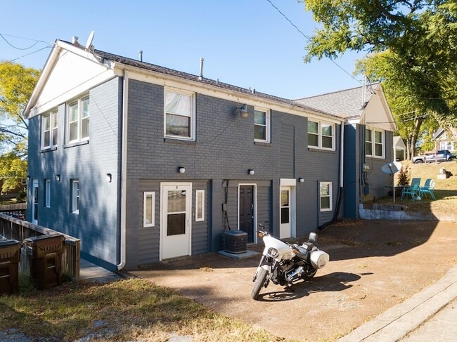Building Photo - 1010 Carolyn Ave