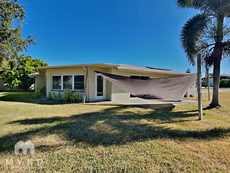 Building Photo - 10100 Paradise Blvd