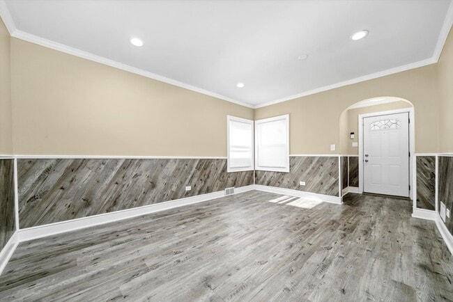 Building Photo - 14213 S Dearborn St