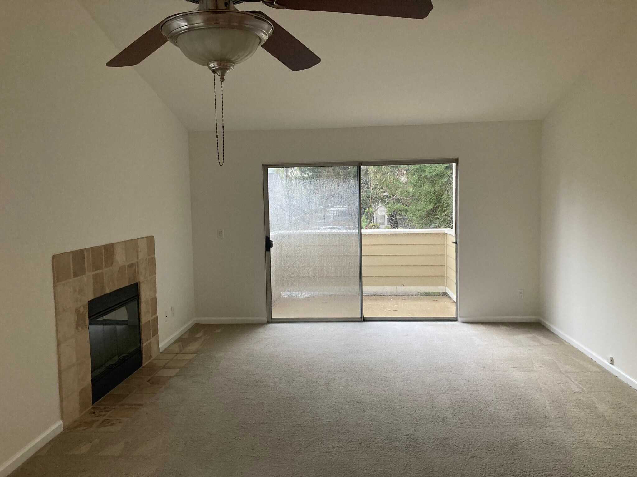 Building Photo - 100 Reflections Dr